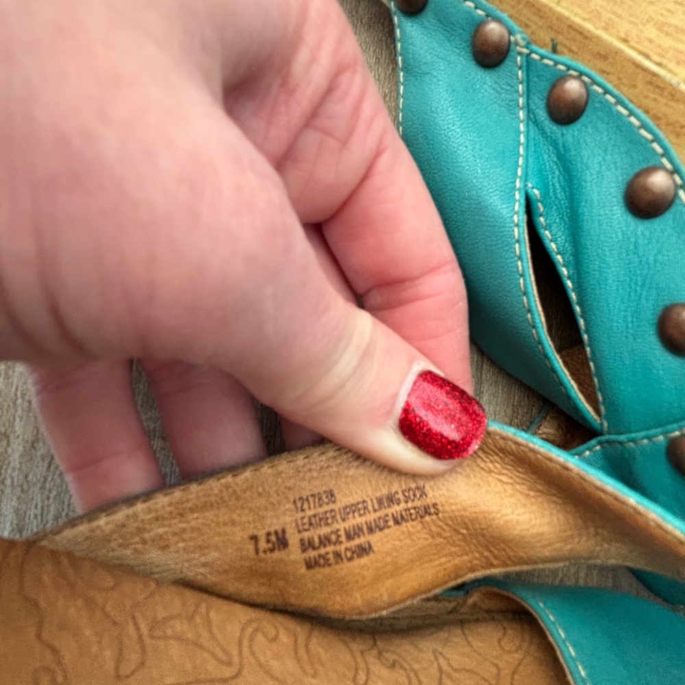 Söfft 3” heel sandals 7.5 in women’s Teal color - Picture 5 of 5